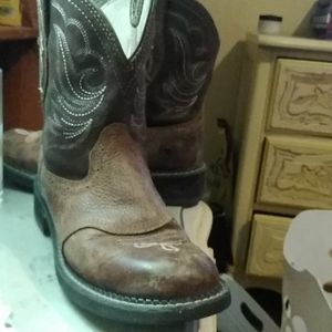 Woman's boots ariats